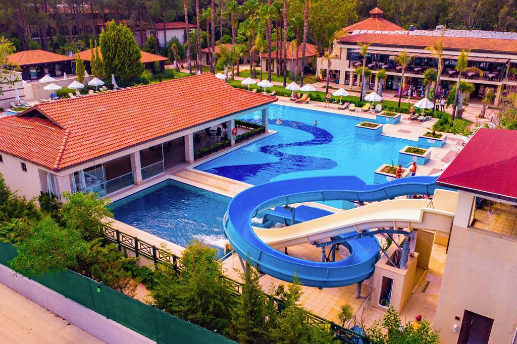 AYT_84116_Champion_Holiday_Village_1022_22.jpg