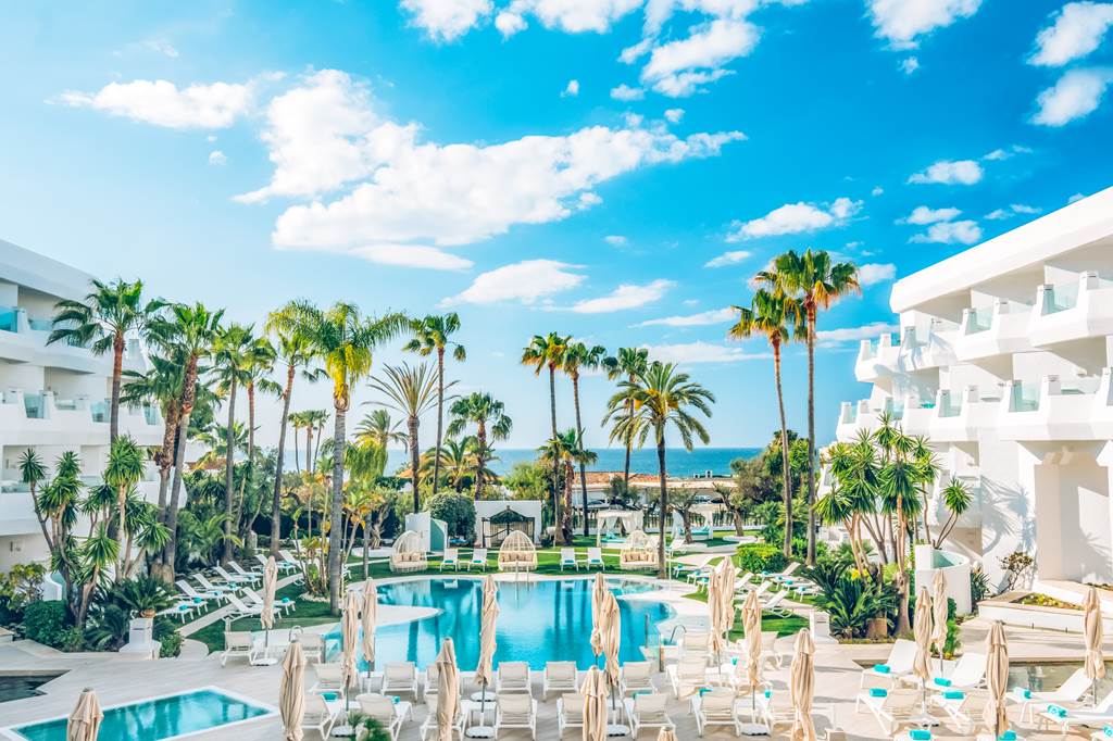 AGP_69504_IB_Marbella_Coral_Bch_0618_06.jpg