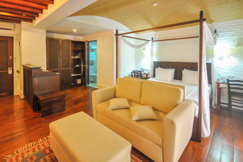 BJV_84620_El_Vino_Hotel_&_Suites_1122_12.jpg