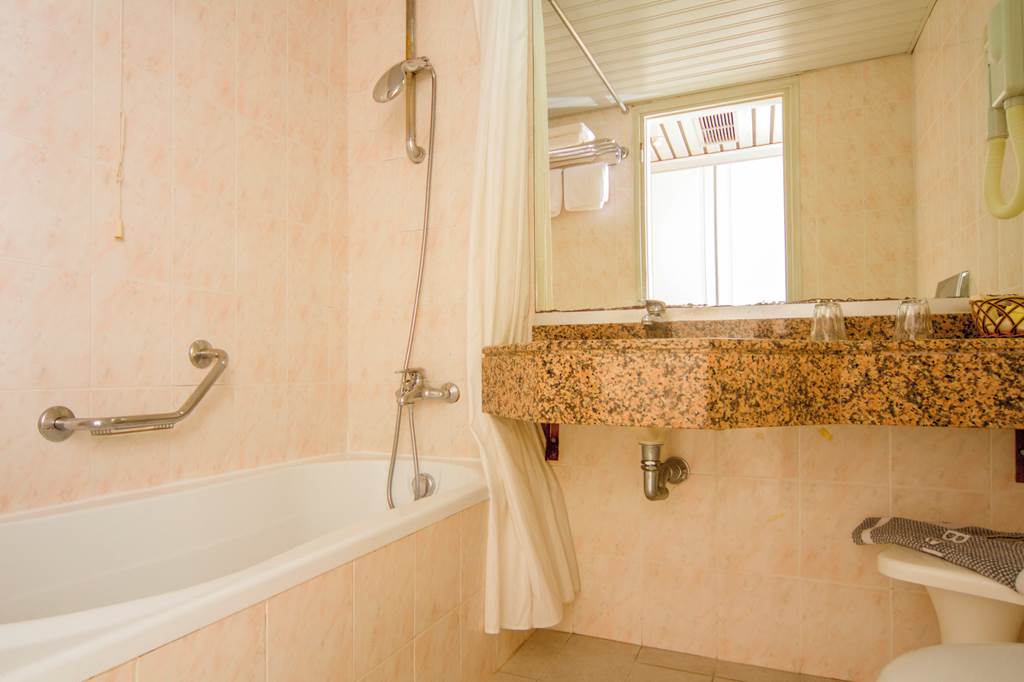RHO_69596_Belair_Beach_Hotel_0419_02.jpg