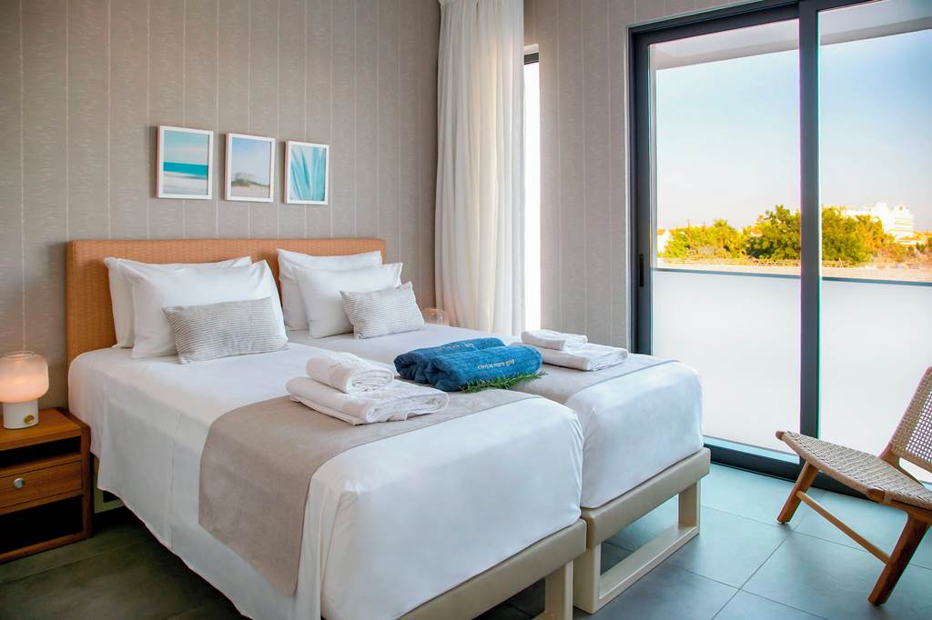 LCA_83023_Louis_Chris_Le_Mare_Gold_Villa_0821_14.jpg