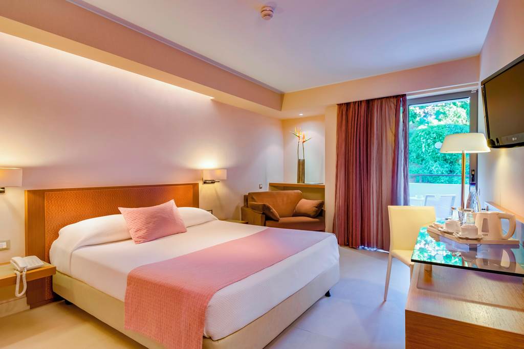 RHO_69588_Olympic_Palace_Hotel_0719_01.jpg