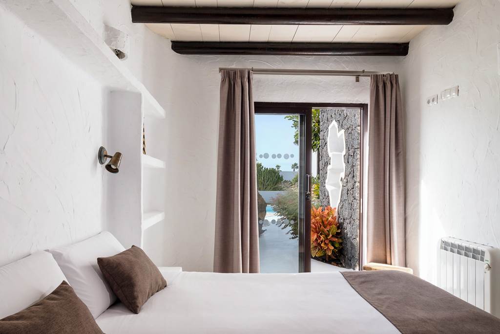 ACE_72097_Boutique_Kamezi_Villas_1123_02.jpg