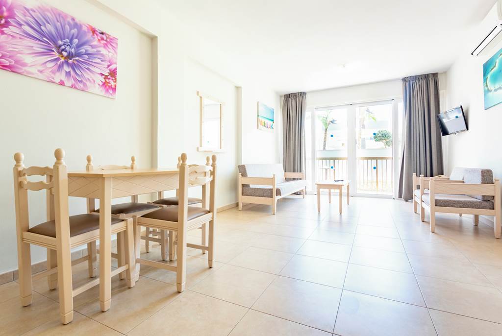 LCA_79372_Christabelle_Hotel_Apartments_0619_06.jpg
