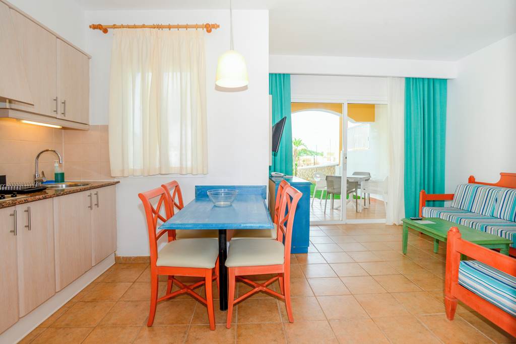 MAH_480_Isla_del_Aire_Apartments_0923_06.jpg