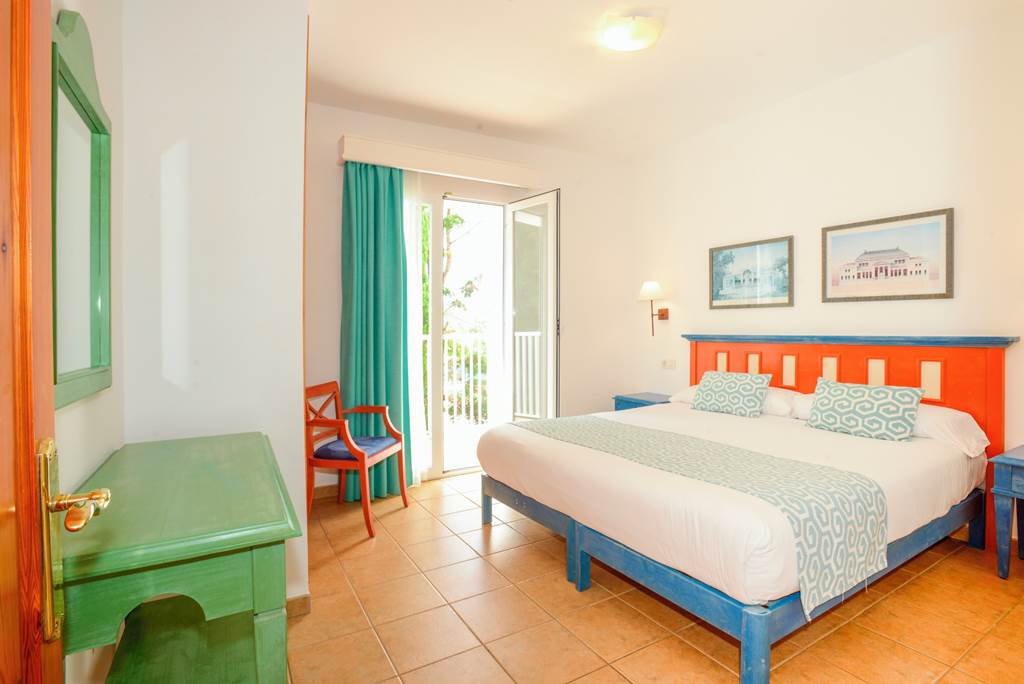 MAH_480_Isla_del_Aire_Apartments_0923_05.jpg