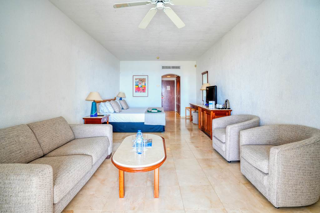 PFO_3174_Coral_Beach_Hotel_&_Resort_1123_08.jpg