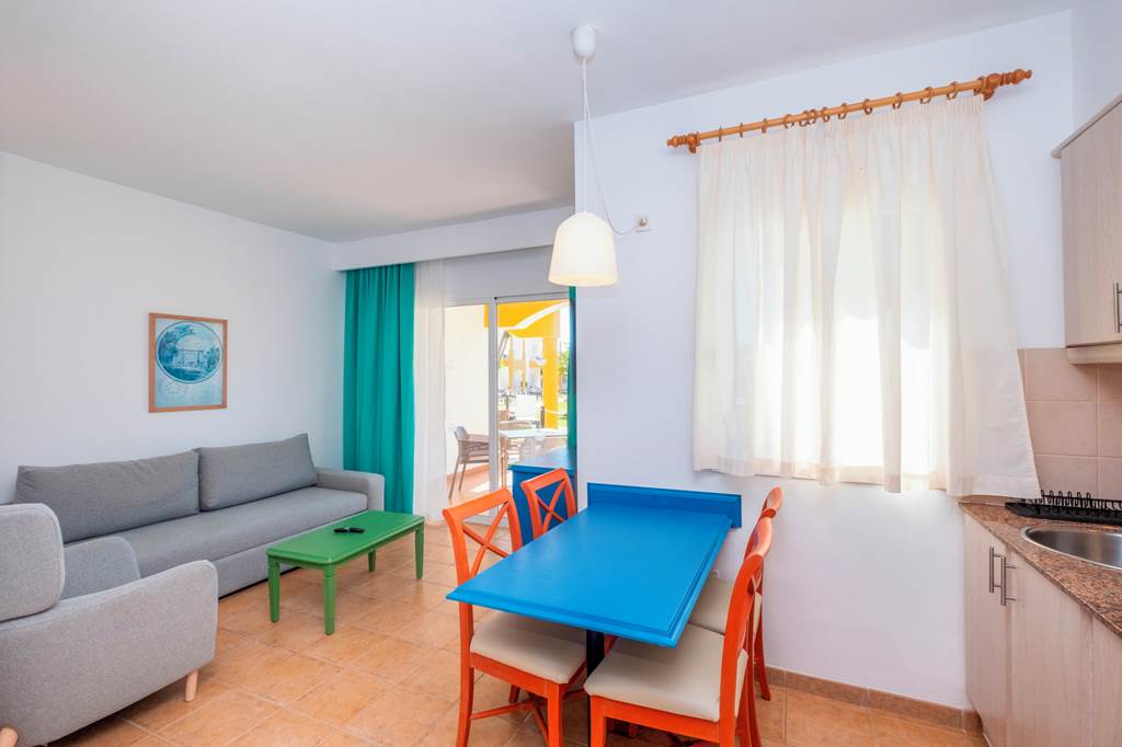 MAH_480_Isla_del_Aire_Apartments_0524_16.jpg