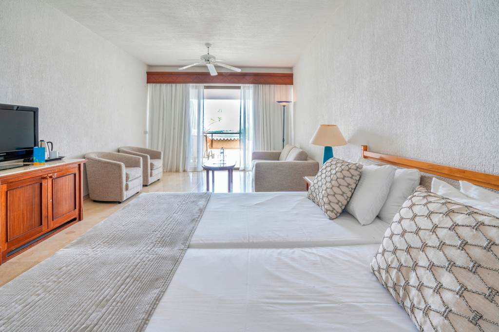 PFO_3174_Coral_Beach_Hotel_&_Resort_1123_09.jpg