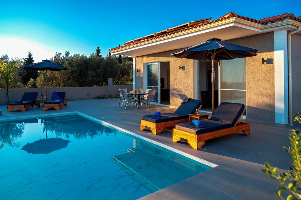 EFL_86516_Villa_Lourdas_Sunshine_1123_08.jpg