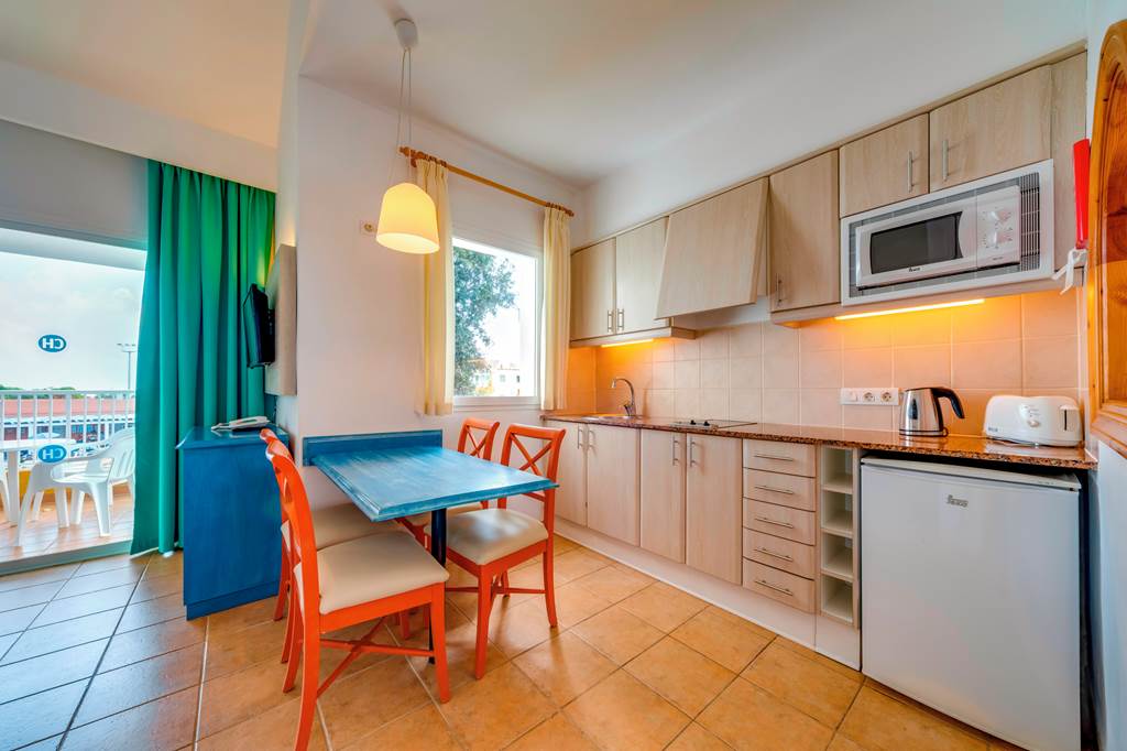 MAH_480_Isla_del_Aire_Apartments_0919_03.jpg