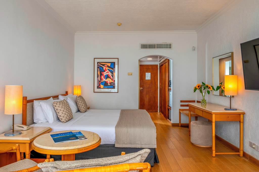 PFO_3174_Coral_Beach_Hotel_&_Resort_1224_05.jpg