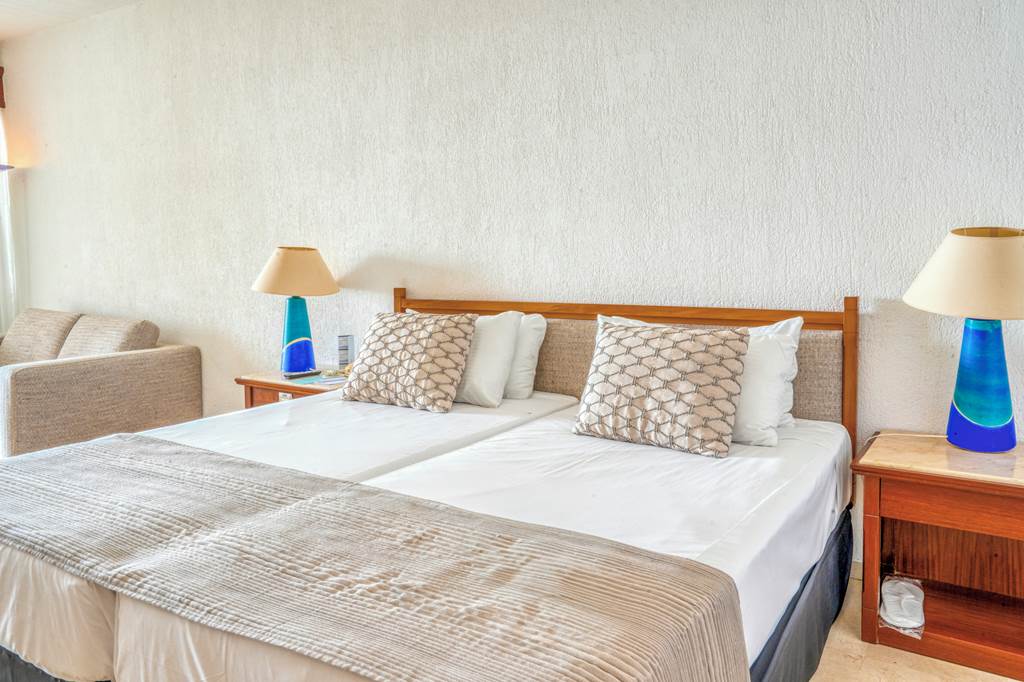 PFO_3174_Coral_Beach_Hotel_&_Resort_1224_08.jpg