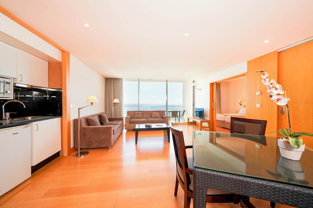 FNC_73811_Golden_Residence_1223_02.jpg