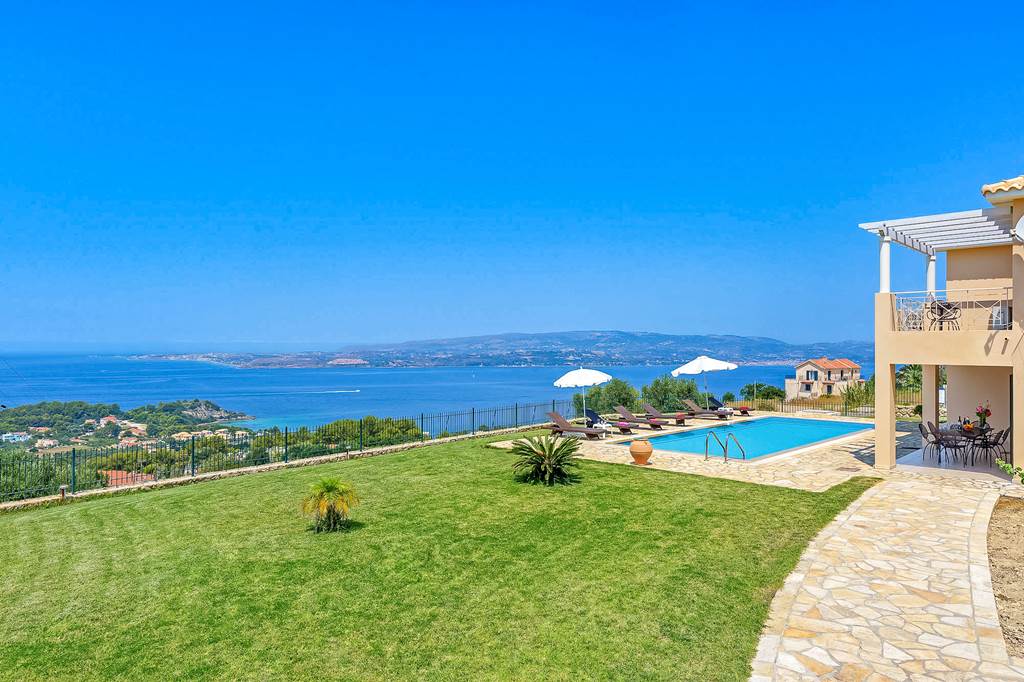 EFL_75470_Villa_Argostoli_Bay_0317_01.jpg