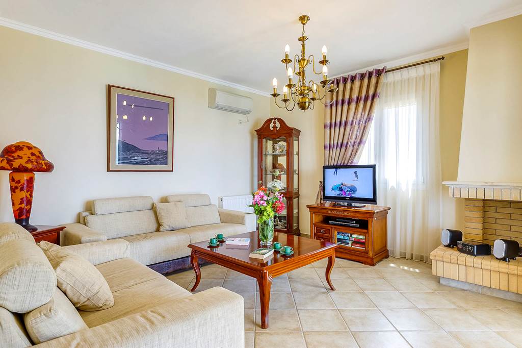 EFL_75470_Villa_Argostoli_Bay_0317_08.jpg