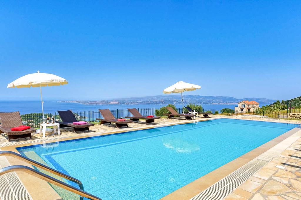 EFL_75470_Villa_Argostoli_Bay_0317_03.jpg