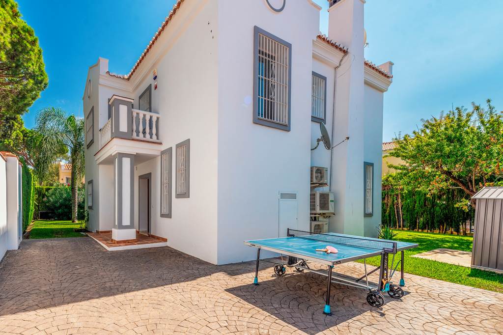 AGP_86123_Villa_Moongate_0923_01.jpg
