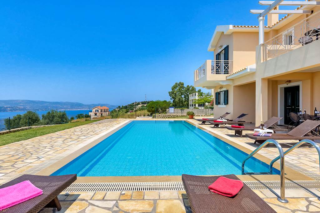 EFL_75470_Villa_Argostoli_Bay_0317_04.jpg
