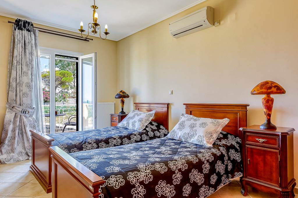EFL_75470_Villa_Argostoli_Bay_0317_13.jpg