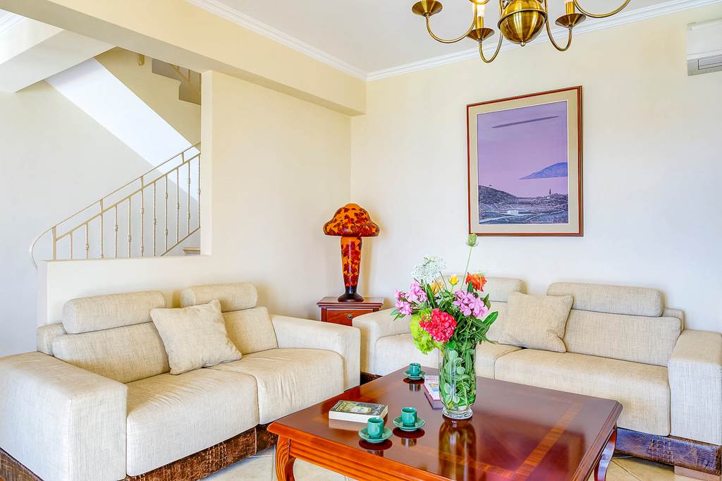 EFL_75470_Villa_Argostoli_Bay_0317_16.jpg