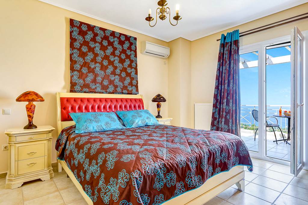 EFL_75470_Villa_Argostoli_Bay_0317_10.jpg