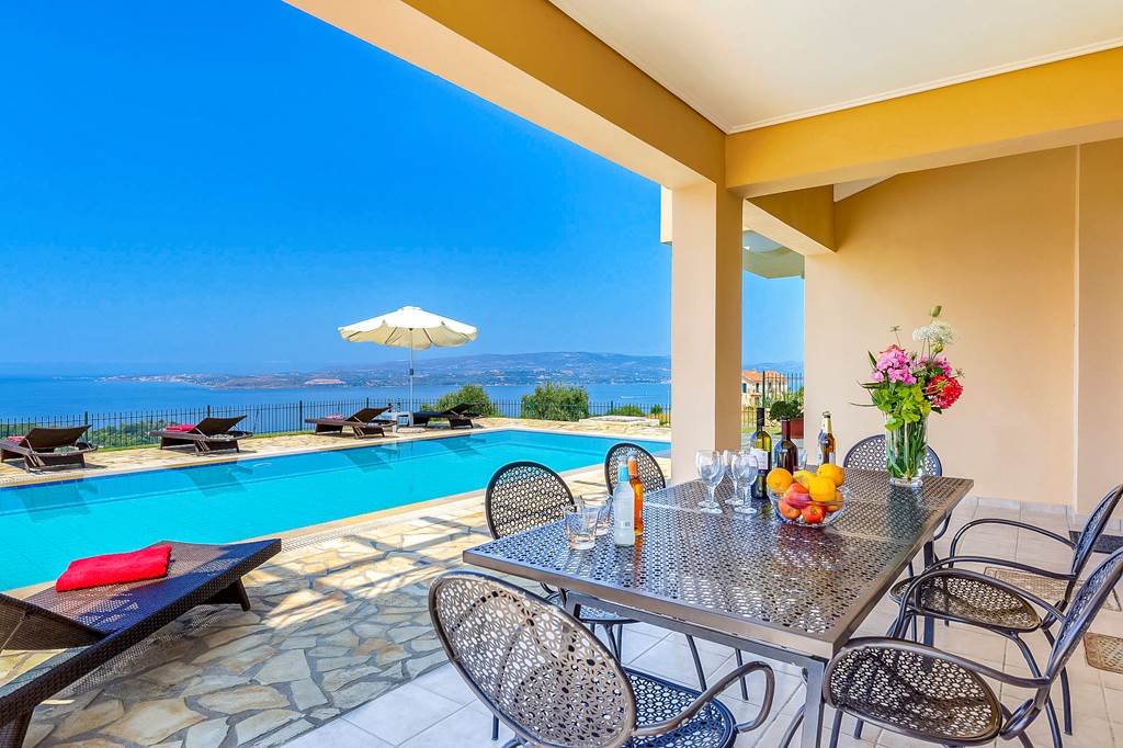 EFL_75470_Villa_Argostoli_Bay_0317_07.jpg