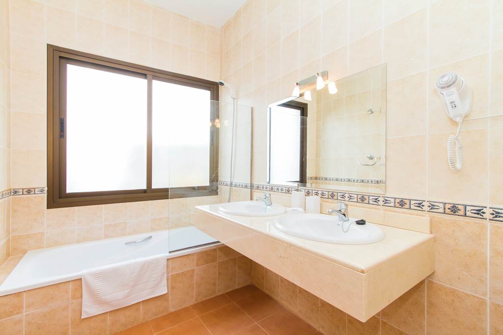 ACE_78699_Villas_Blancas_-_Three_Bedroom_Villa_with_Heated_Pool_1018_08.jpg