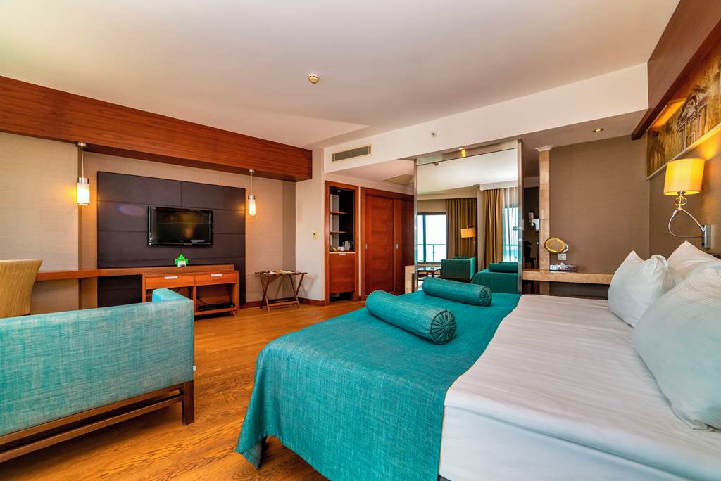 AYT_81270_Commodore_Elite_Suites_&_Spa_0122_05.jpg