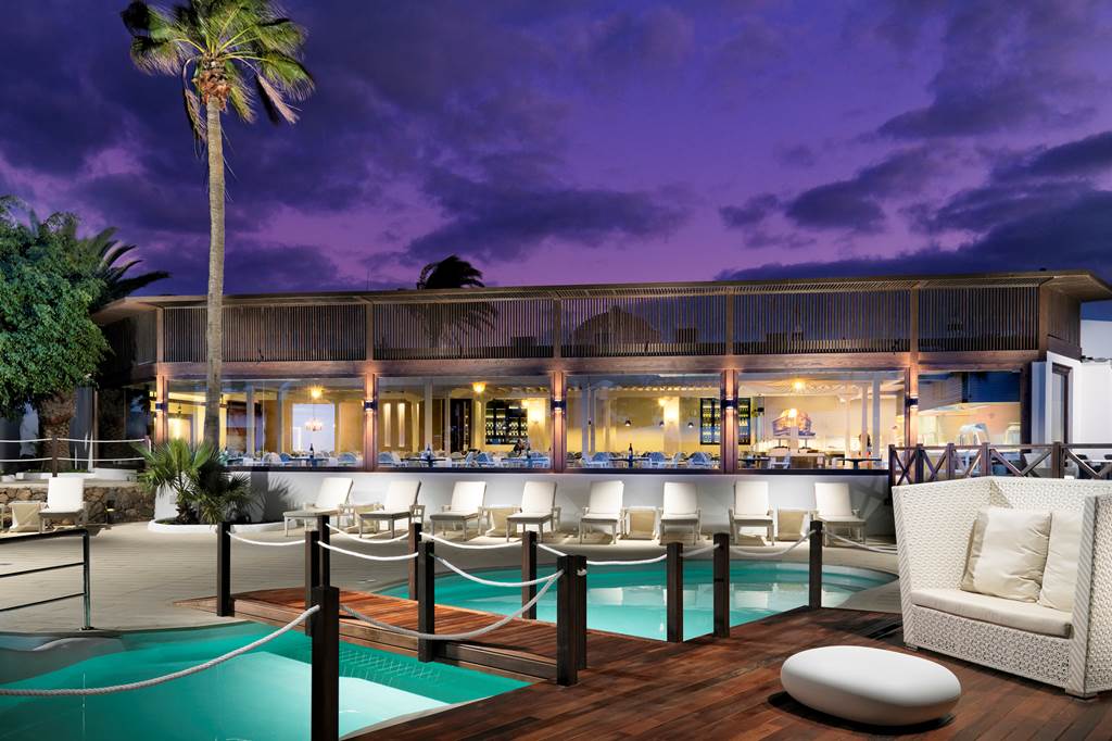 ACE_77345_H10_white_suites_1017_02.jpg
