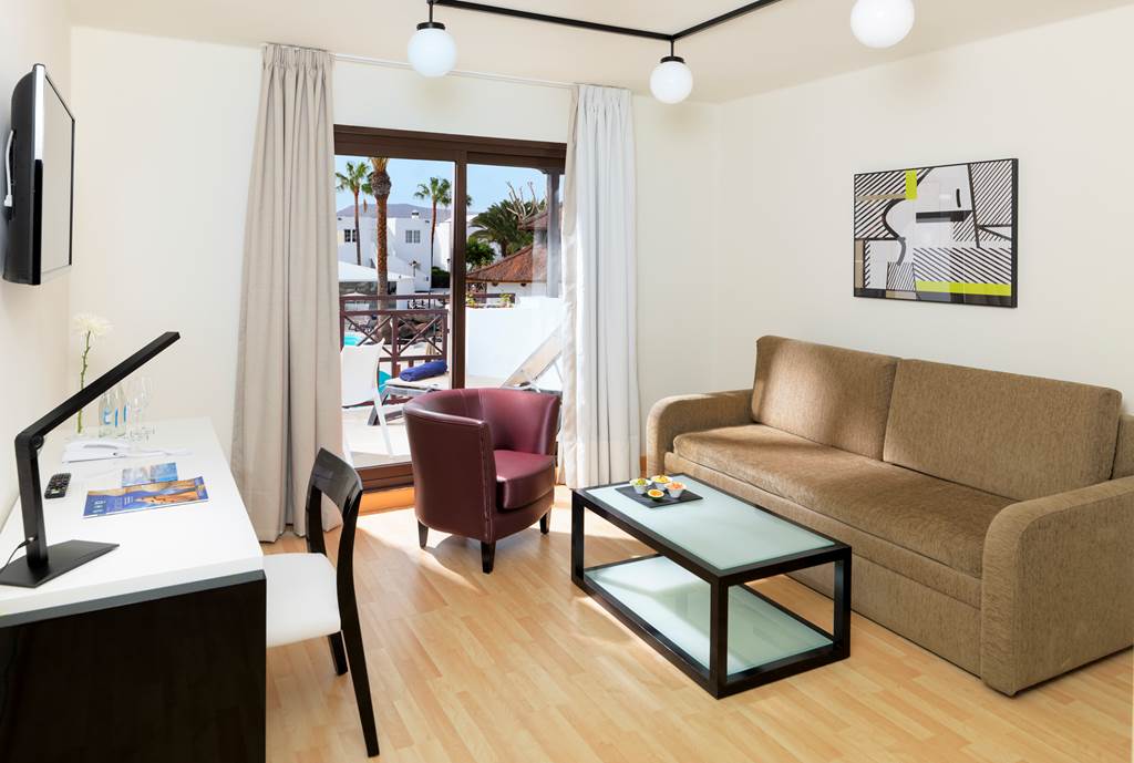 ACE_77345_H10_white_suites_1017_09.jpg