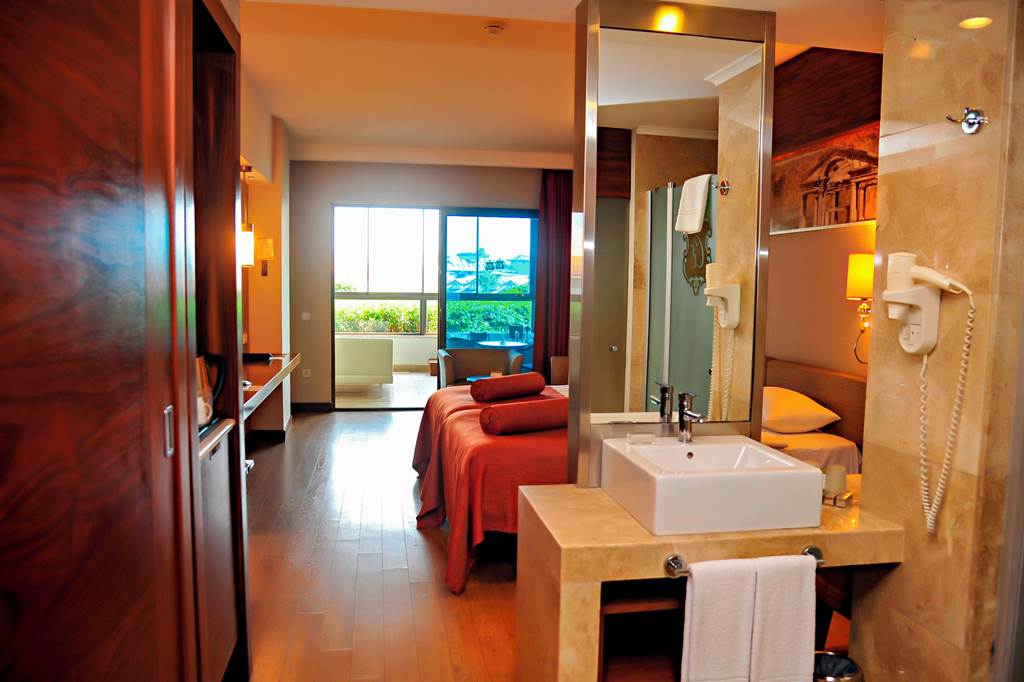 AYT_81270_Commodore_Elite_Suites_&_Spa_0122_02.jpg