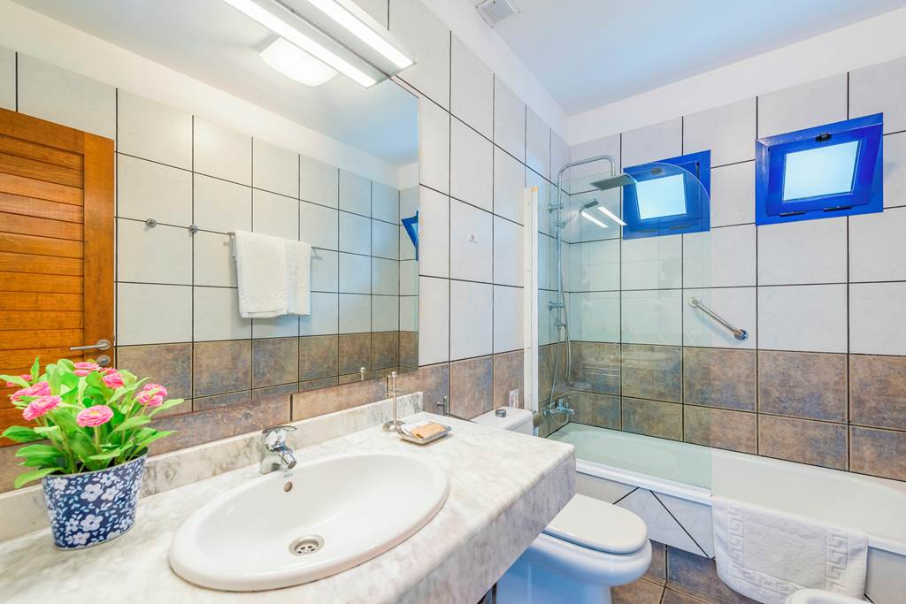 ACE_75761_Villas_Puerto_Rubicon_-_Three_Bedroom_Villa_for_5_1119_03.jpg