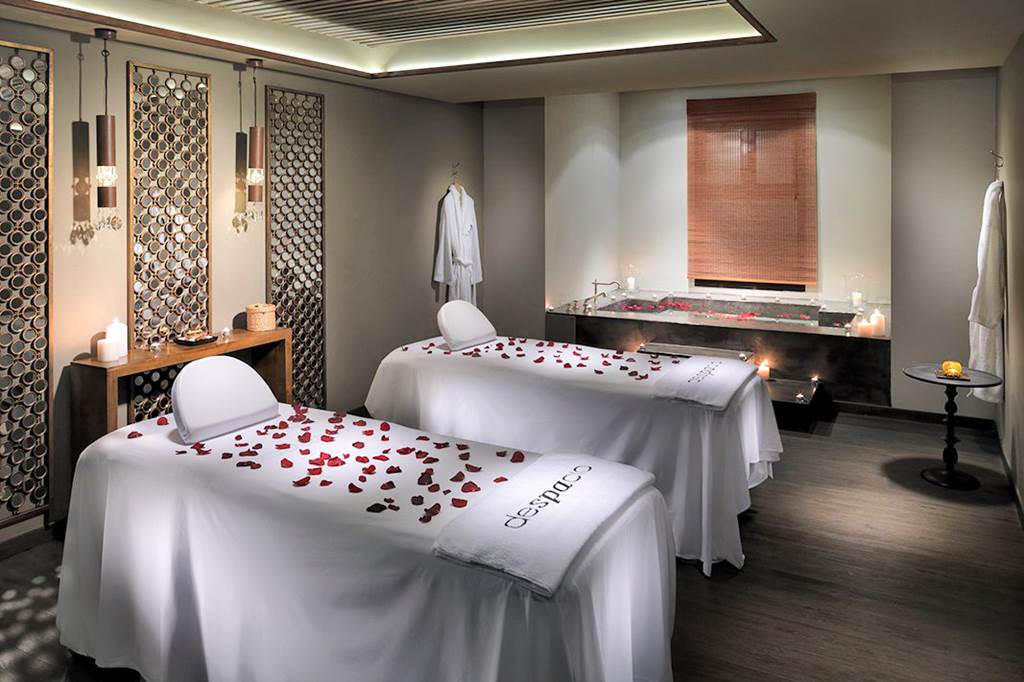ACE_77345_H10_white_suites_0118_03.jpg