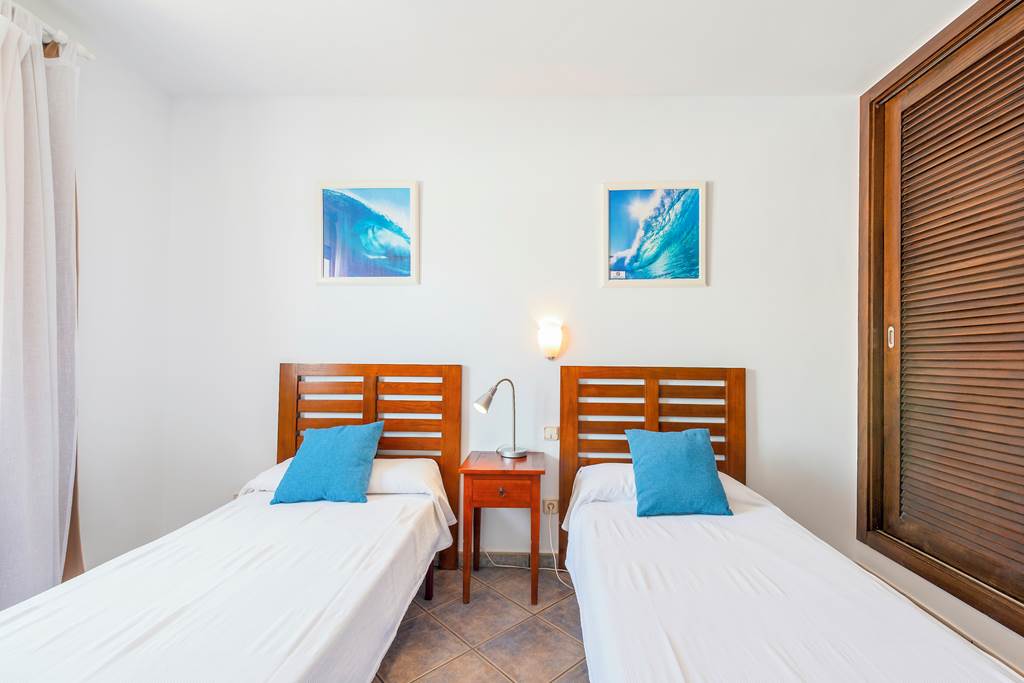 ACE_75761_Villas_Puerto_Rubicon_-_Three_Bedroom_Villa_for_5_1119_02.jpg