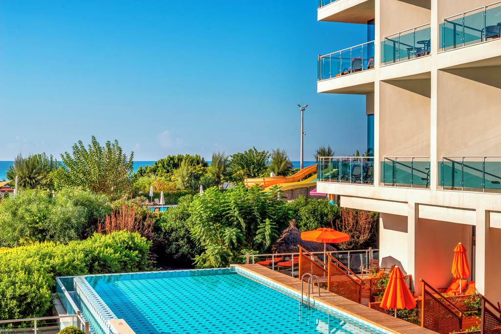 AYT_81270_Commodore_Elite_Suites_&_Spa_1220_04.jpg