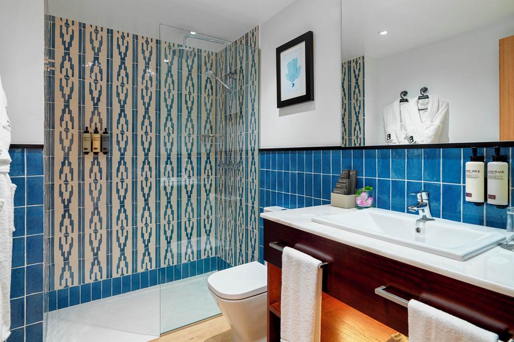 ACE_77345_H10_White_Suites_0824_04.jpg
