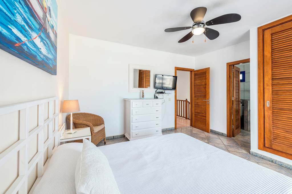 ACE_75761_Villas_Puerto_Rubicon_-_Three_Bedroom_Villa_for_5_1119_07.jpg