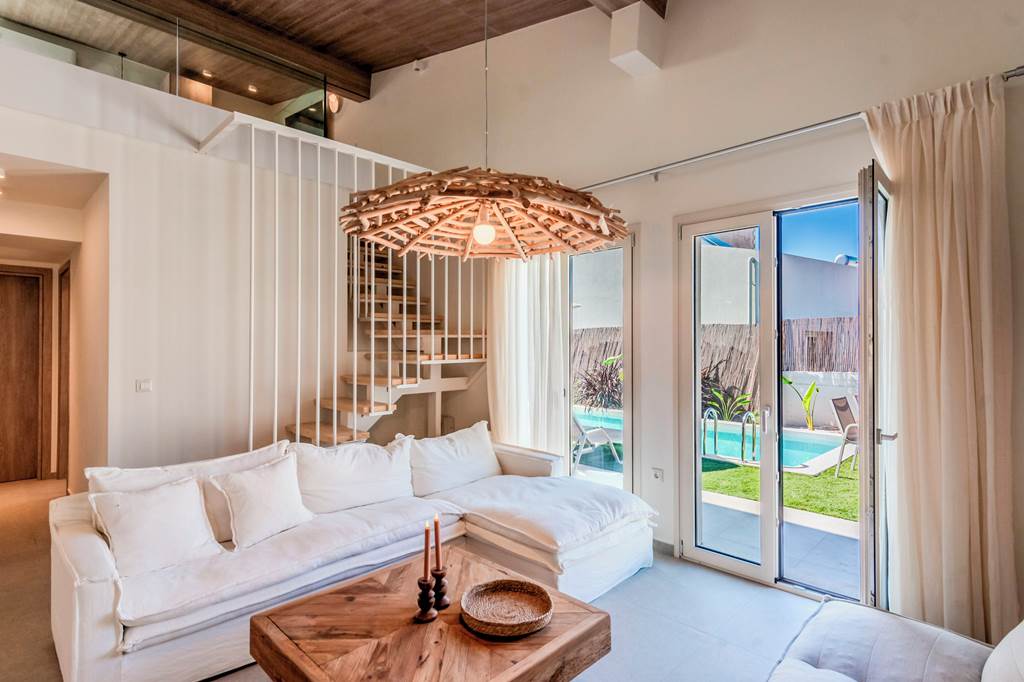 CHQ_88582_Villa_Charoupia_Plaka_1224_08.jpg
