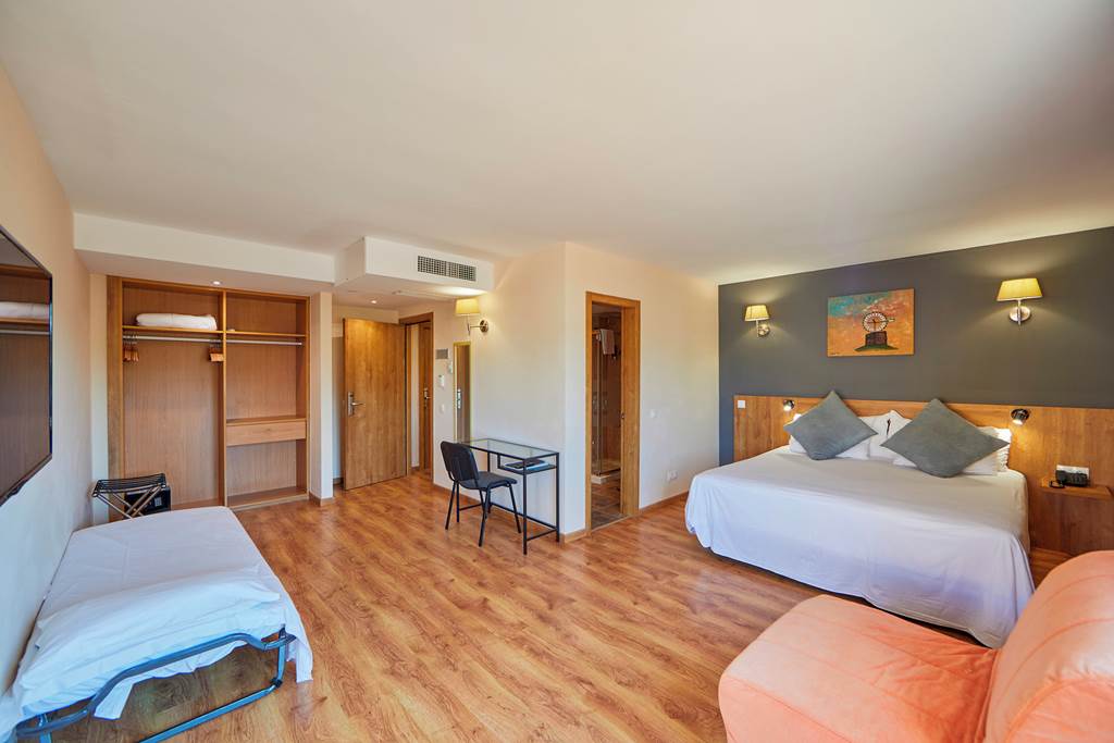 PMI_77930_Santa_Ponsa_Pins_1224_17.jpg