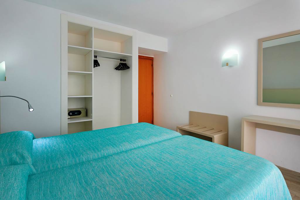 PMI_71138_Cala_D'Or_Playa_Apartments_0624_04.jpg