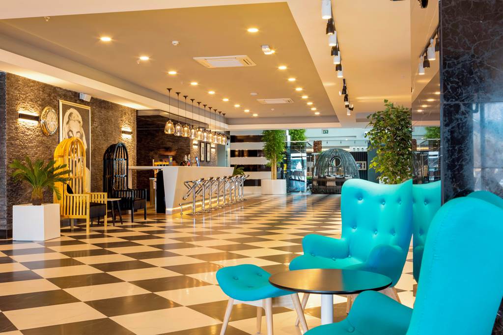 AYT_81497_C_Lounge_Hotel_1119_09.jpg