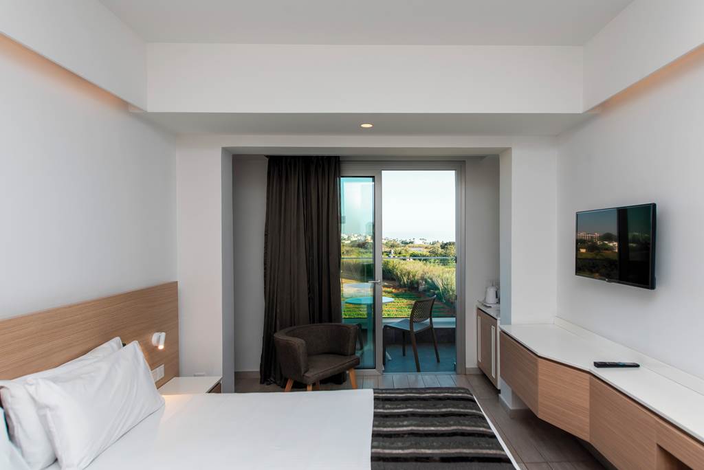 LCA_74273_Evalena_Beach_Hotel_0423_01.jpg