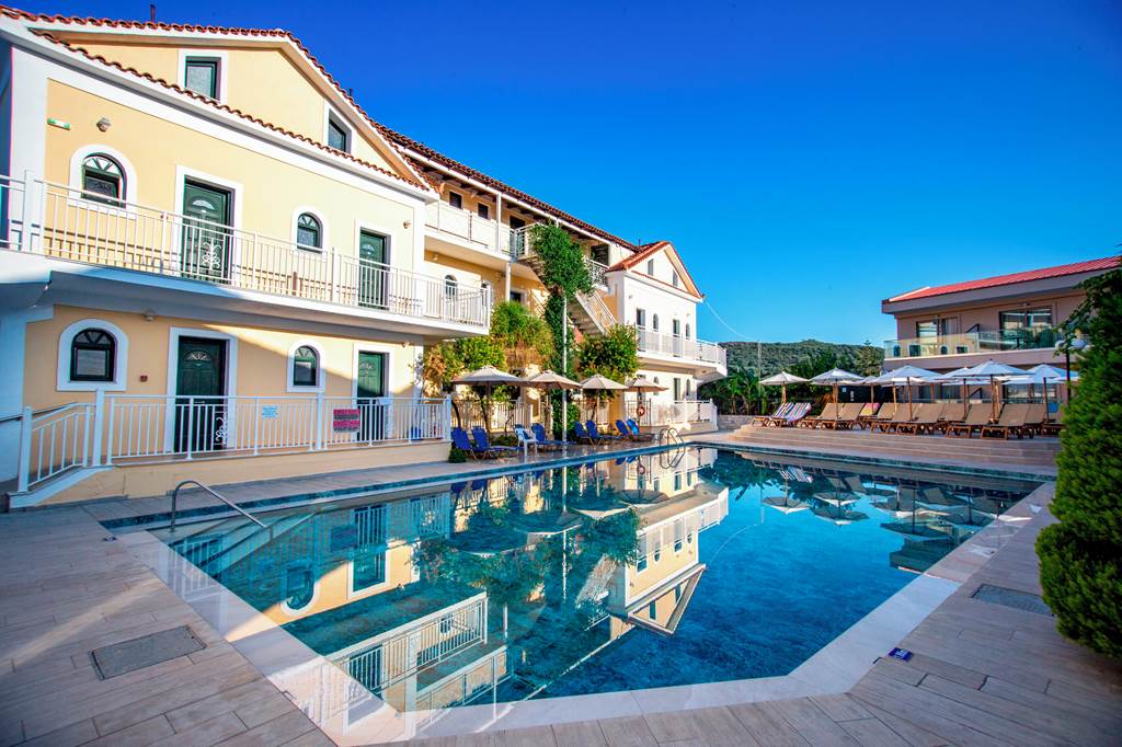 ZTH_82932_Danny's_Hotel_1124_01.jpg