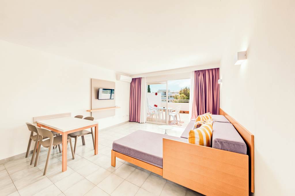 PMI_3304_Vista_Club_Apartments_0724_18.jpg