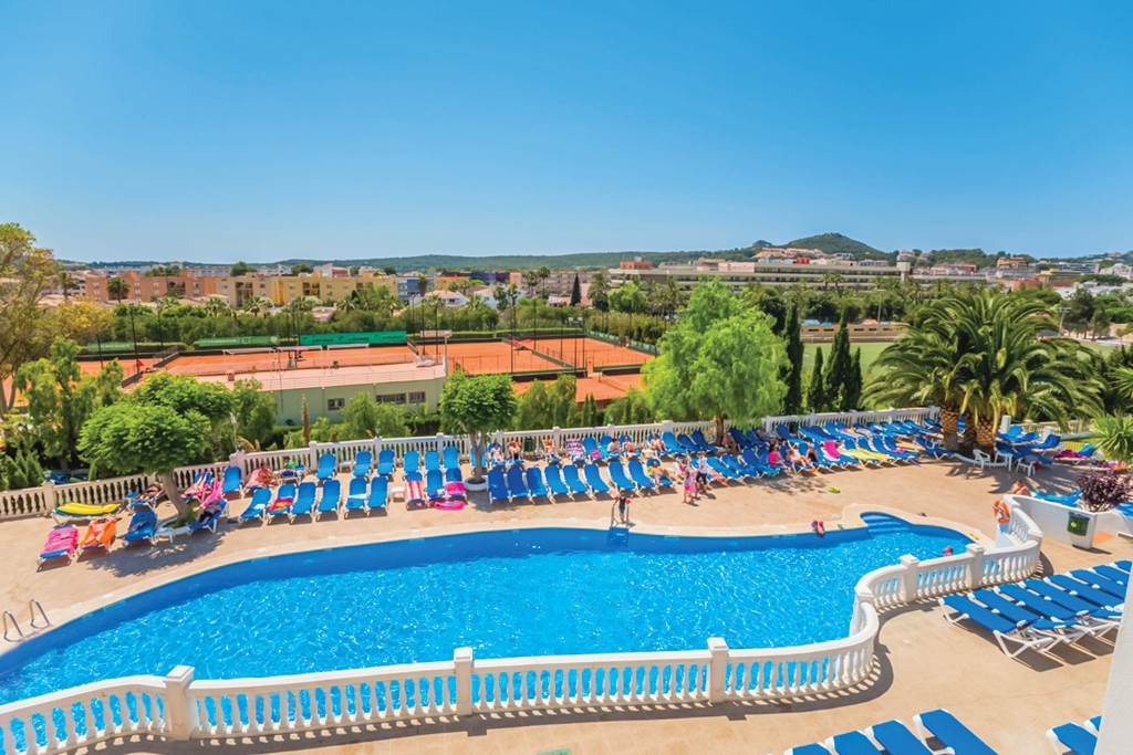 PMI_72596_Holiday_Center_Apts_0615_01.jpg