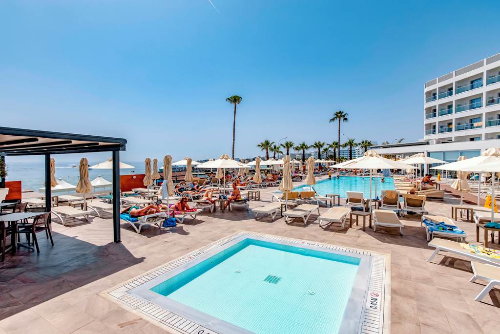 LCA_74273_Evalena_Beach_Hotel_0719_12.jpg
