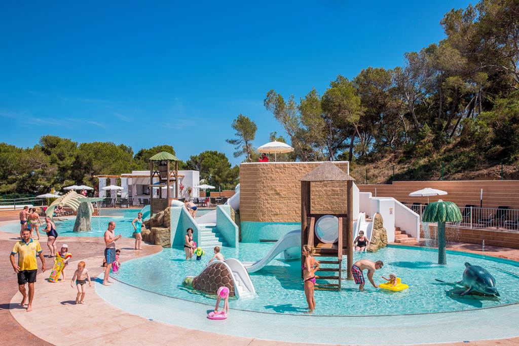 PMI_68883_Calimera_Fido_Gardens_1223_05.jpg