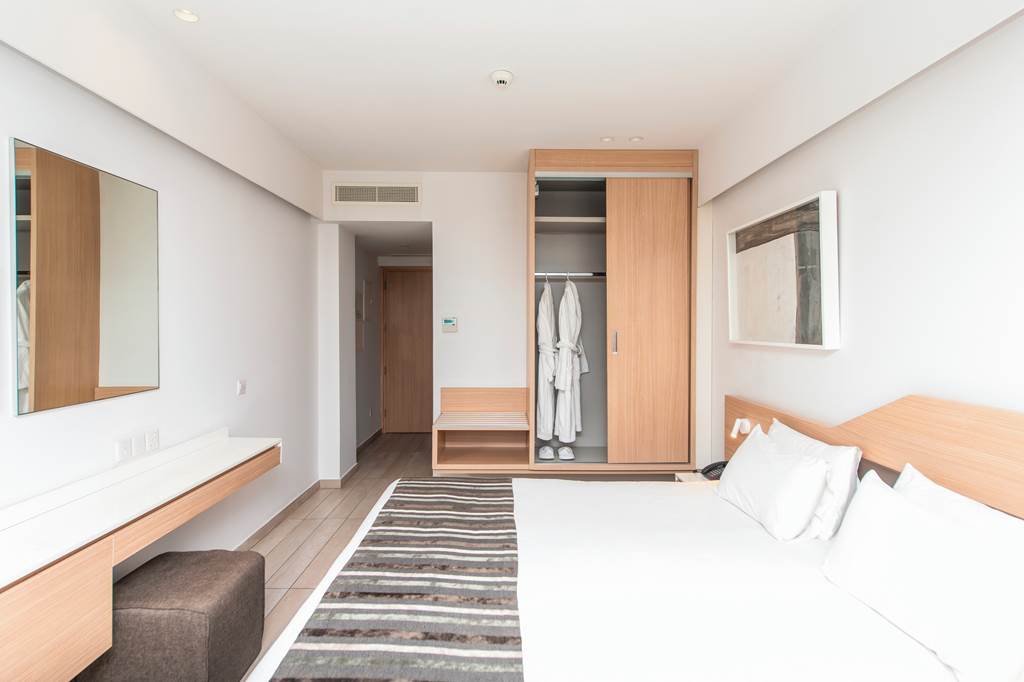 LCA_74273_Evalena_Beach_Hotel_0323_02.jpg
