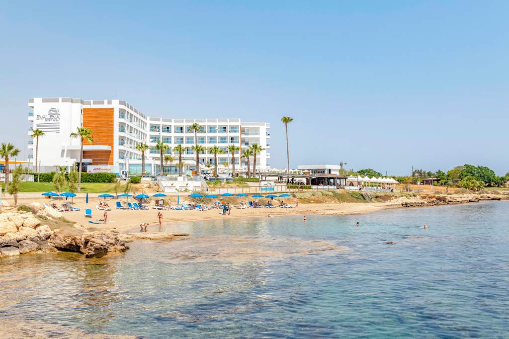 LCA_74273_Evalena_Beach_Hotel_0719_08.jpg